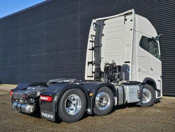 FH 780 AERO / 6x2/4 / RETARDER / GLOBE XL
